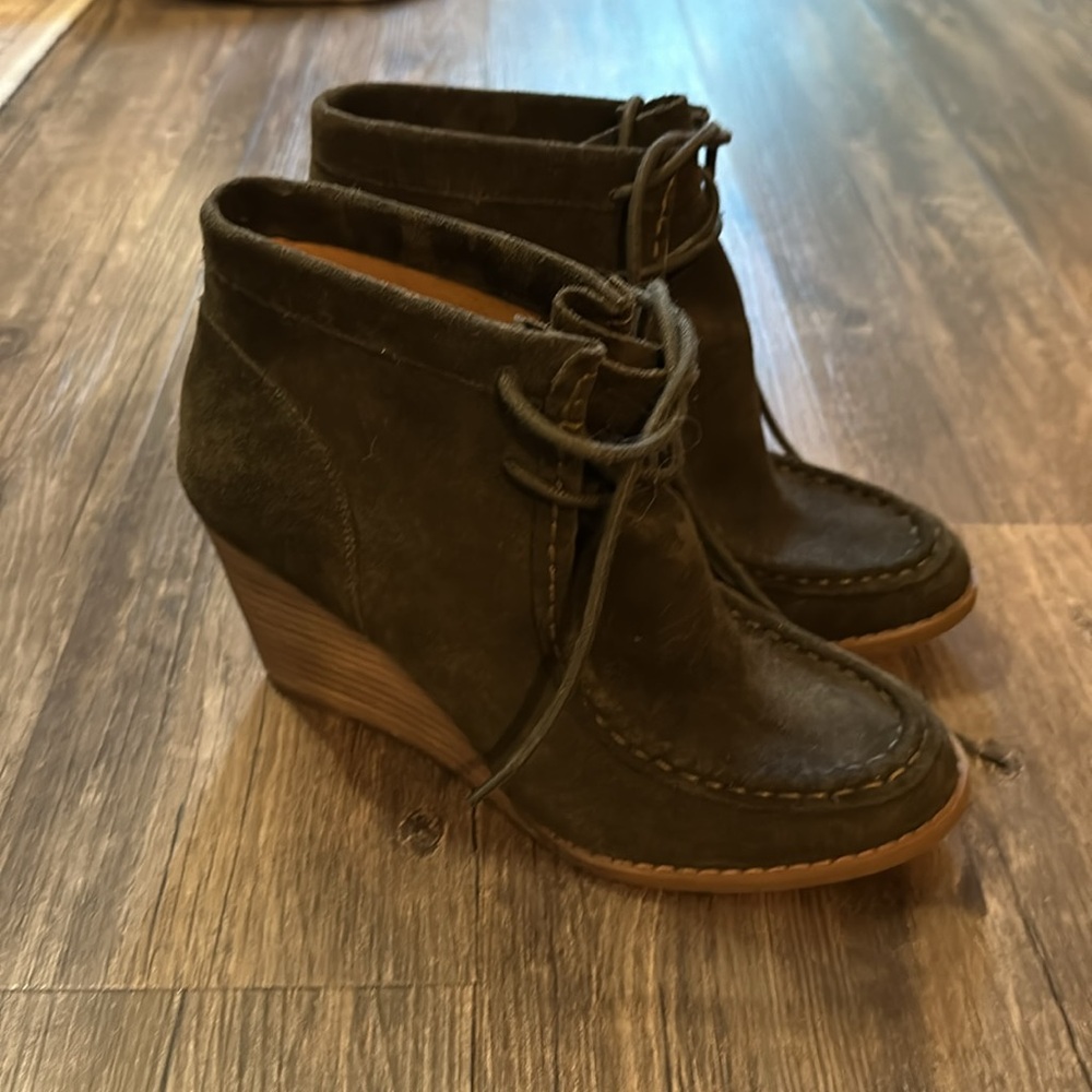 Lucky brand olive wedges, women’s size 9